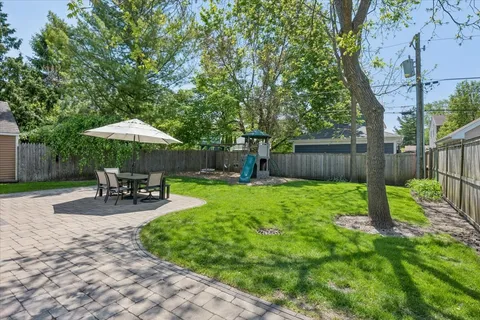 $1,100,000 | 1063 Osterman Avenue, Deerfield, IL 60015