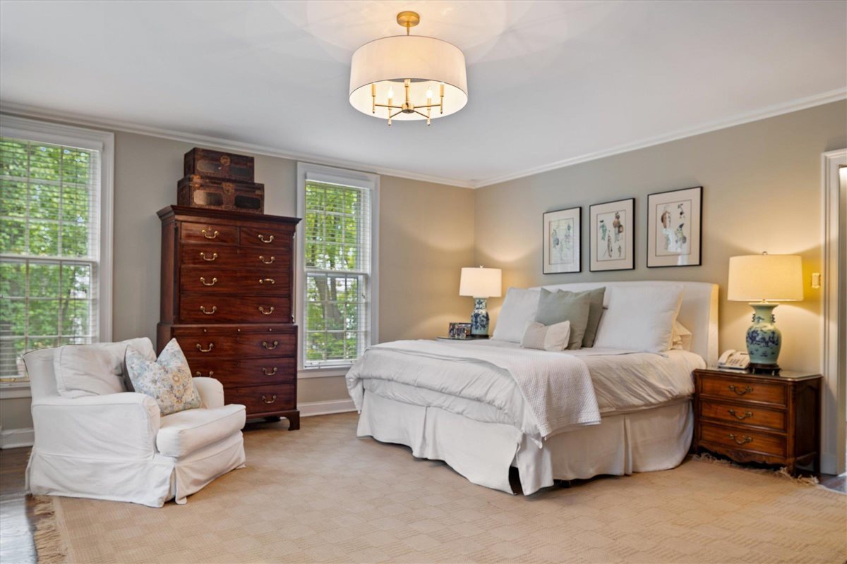 62 Woodley Road Winnetka, IL 60093 - Photo 24 of 43 a bedroom with a bed and a couch