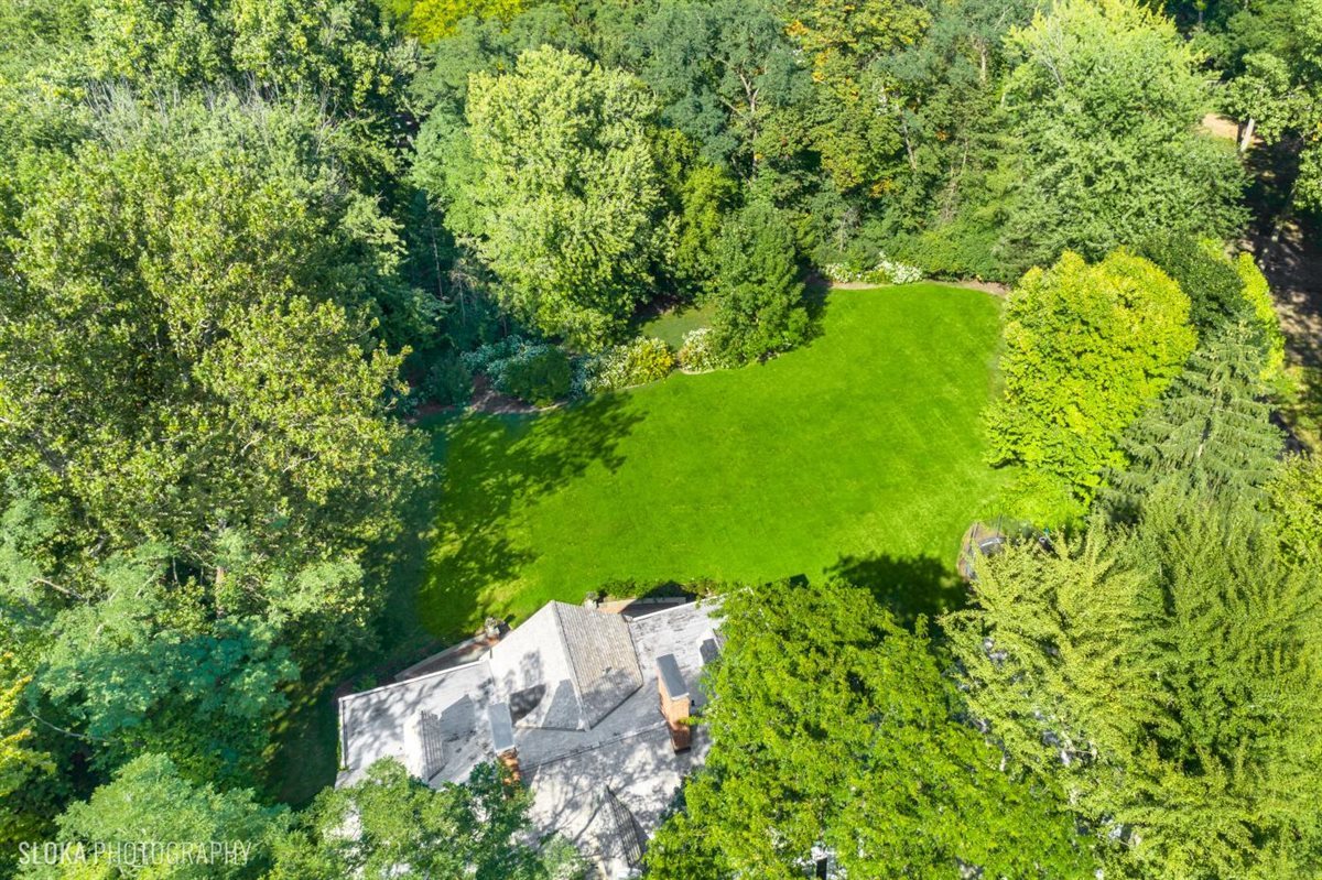 62 Woodley Road Winnetka, IL 60093 - Photo 43 of 43 a view of a garden