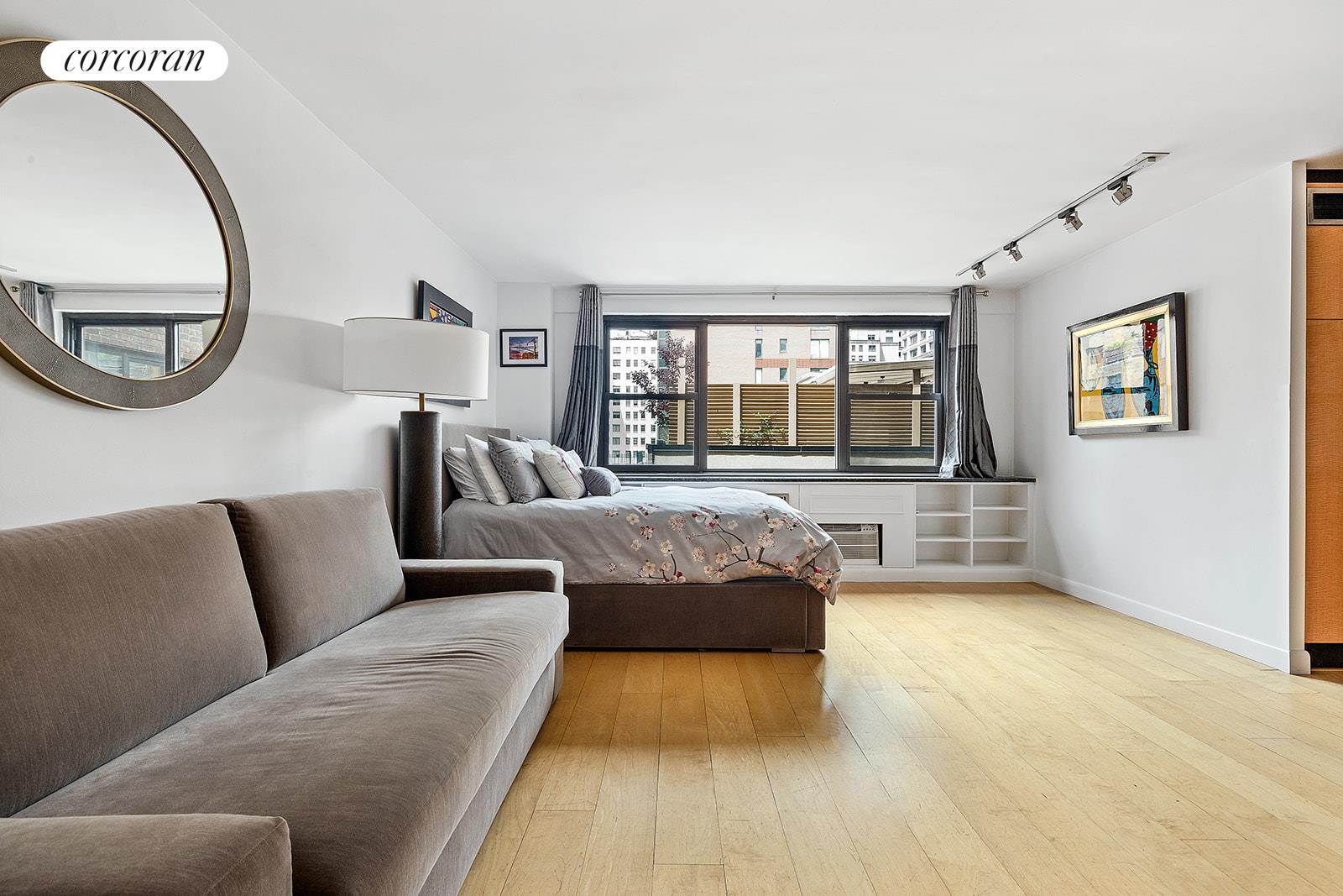 233 East 69th Street, Unit 10F Manhattan, NY 10021 - Photo 3 of 4