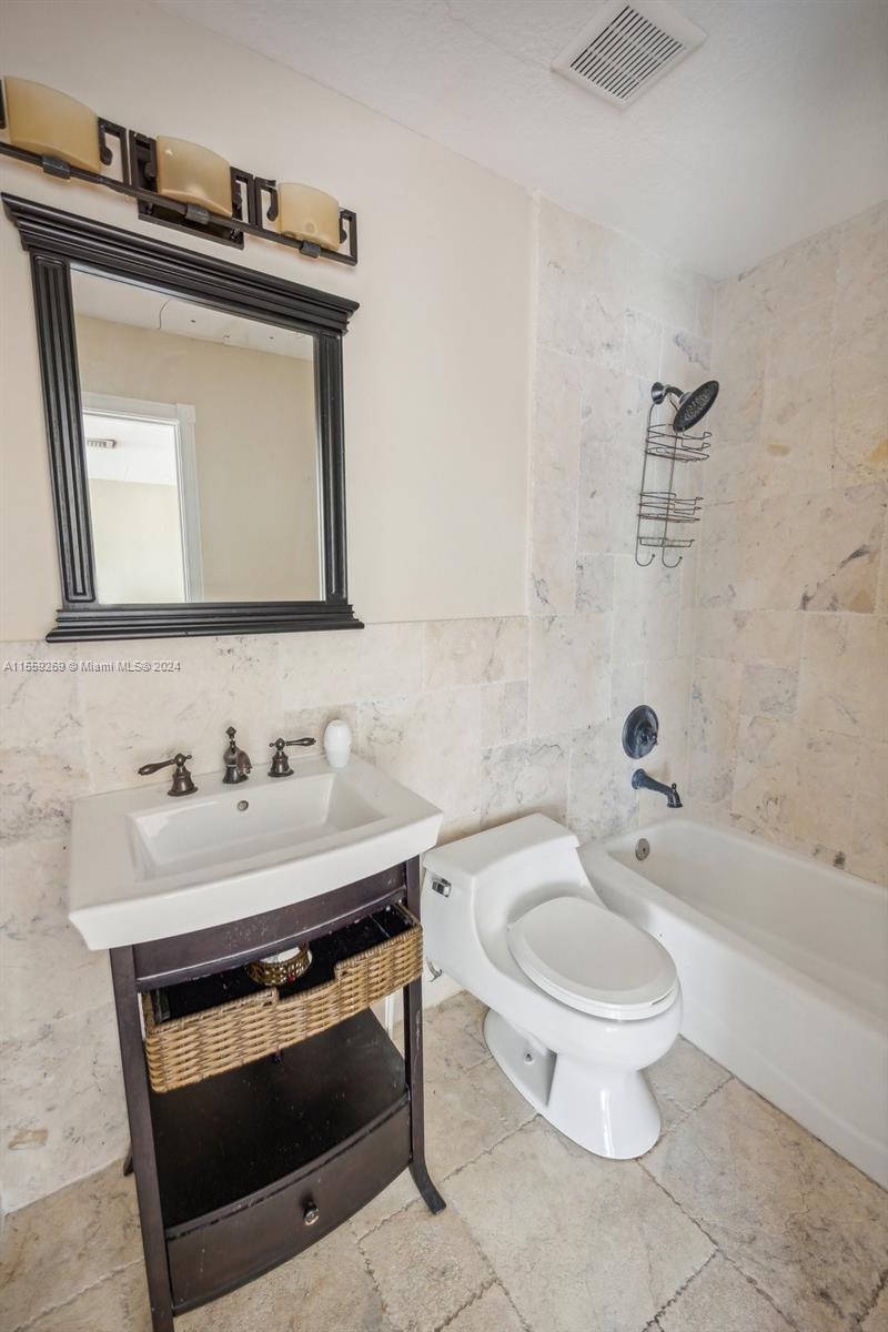 10240 Southwest 124th Street Miami, FL 33176 - Photo 79 of 81 a bathroom with a sink toilet and bathtub