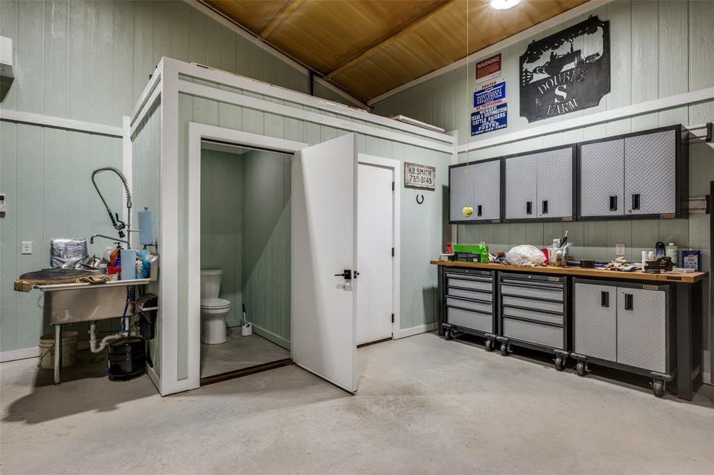 250 Belcher Road Bowie, TX 76230 - Photo 31 of 38 Insulated shop