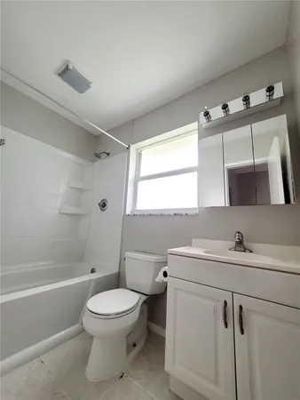 $1,700 | 2120 Northeast 41st Street, Unit C, Lighthouse Point, FL 33064