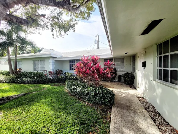 $1,700 | 2120 Northeast 41st Street, Unit C, Lighthouse Point, FL 33064