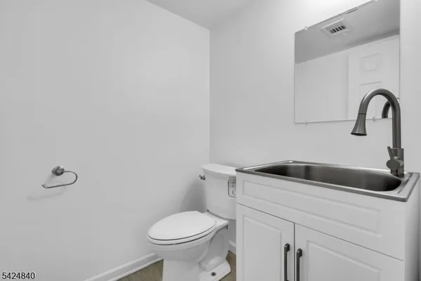 $429,000 | 11 Cindy Court, Lebanon, NJ 08833