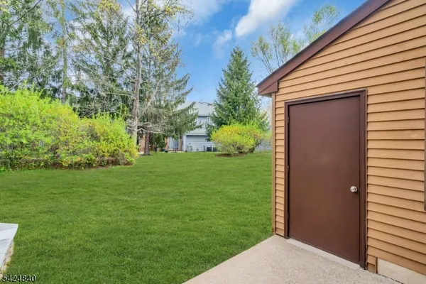 $429,000 | 11 Cindy Court, Lebanon, NJ 08833
