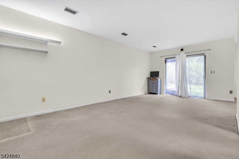 11 Cindy Court Lebanon, NJ 08833 - Photo 5 of 50