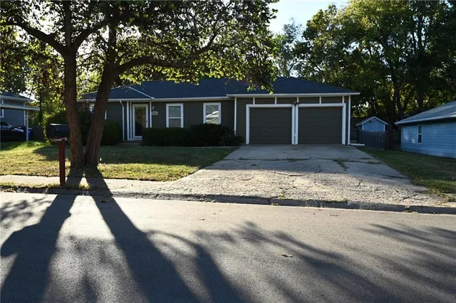 $300,000 | 619 North Walnut Street, Olathe, KS 66061