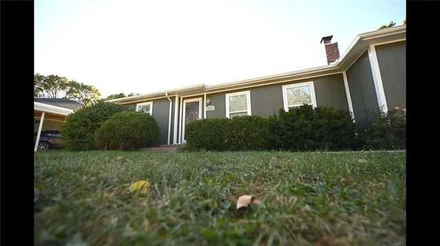 $300,000 | 619 North Walnut Street, Olathe, KS 66061