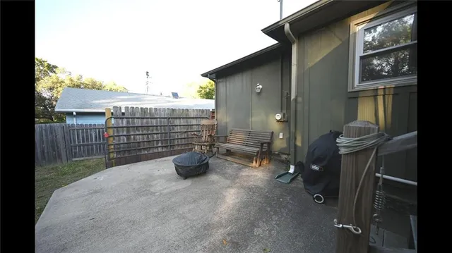 $300,000 | 619 North Walnut Street, Olathe, KS 66061