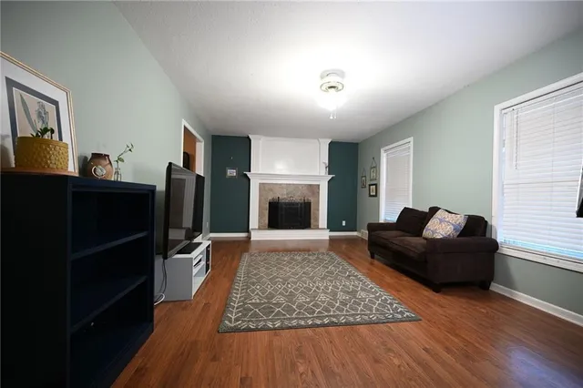 $300,000 | 619 North Walnut Street, Olathe, KS 66061