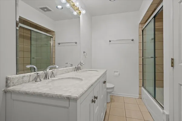 $2,950 | 62 East Center Avenue, Unit 62, Lake Bluff, IL 60044