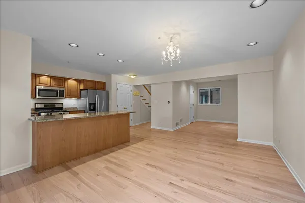 $2,950 | 62 East Center Avenue, Unit 62, Lake Bluff, IL 60044