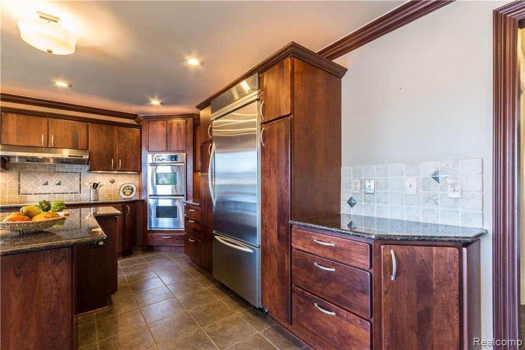 1865 South Shore Drive Rochester Hills, MI 48307 - Photo 6 of 47