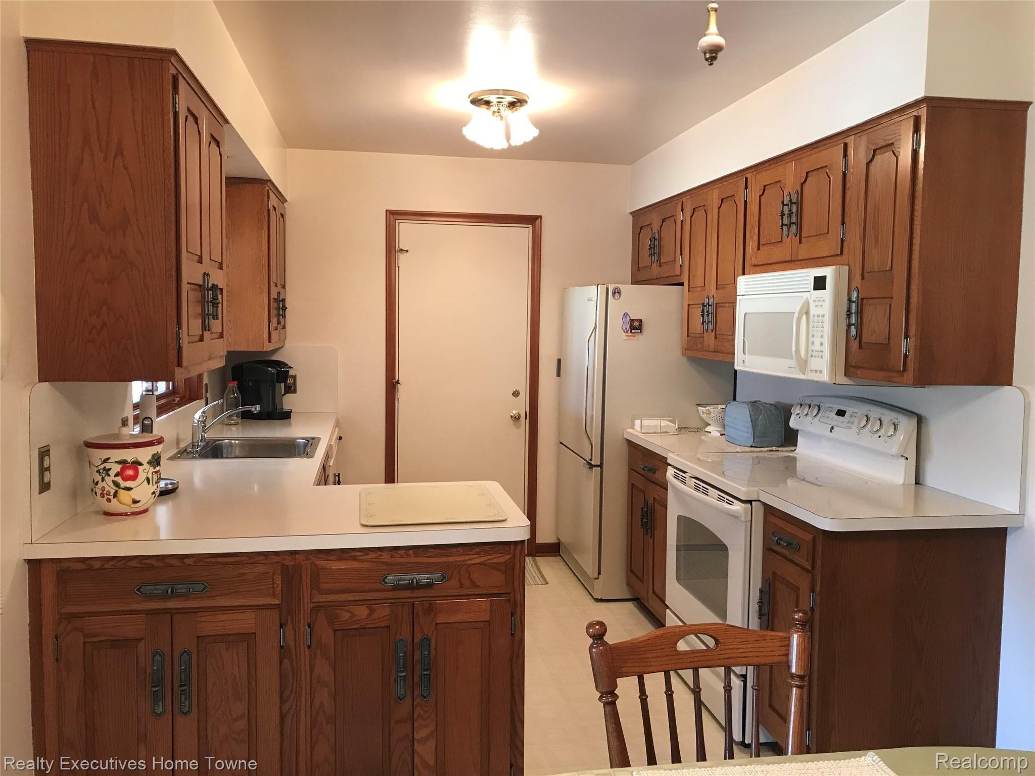 34040 Mulvey Road Fraser, MI 48026 - Photo 2 of 20 IMG_4285.JPG