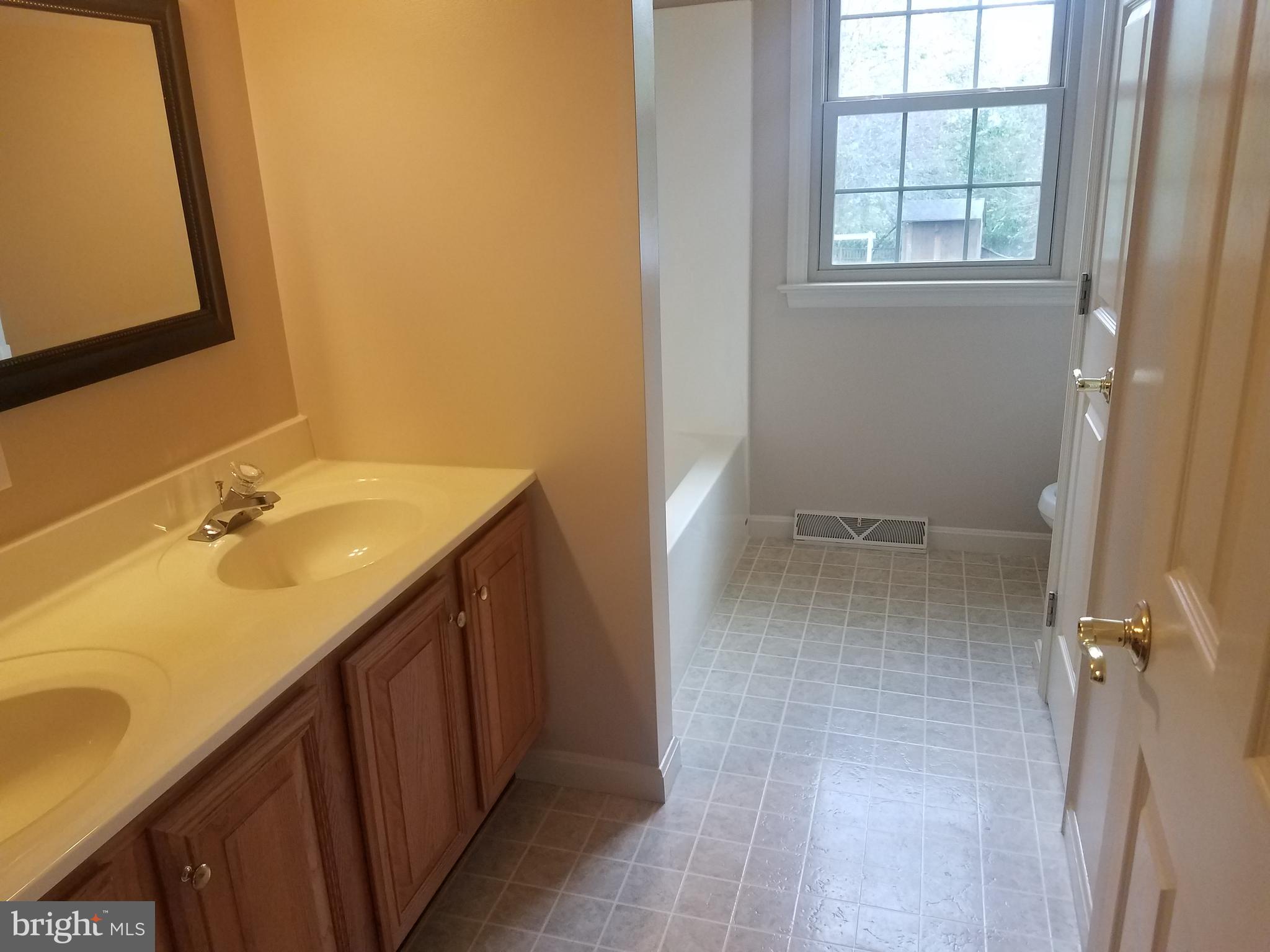 134 Laurie Lane Lititz, PA 17543 - Photo 28 of 37 Gallery Image 28