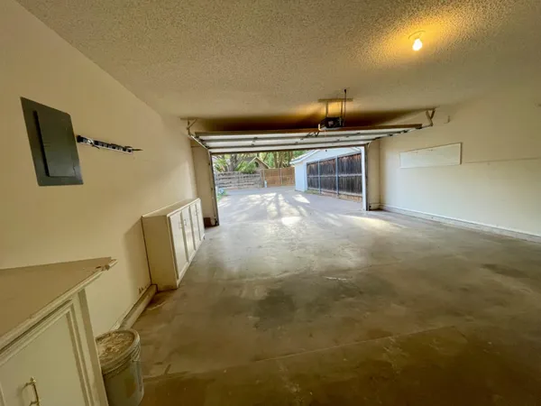 $2,100 | 7616 Utica Avenue, Lubbock, TX 79424