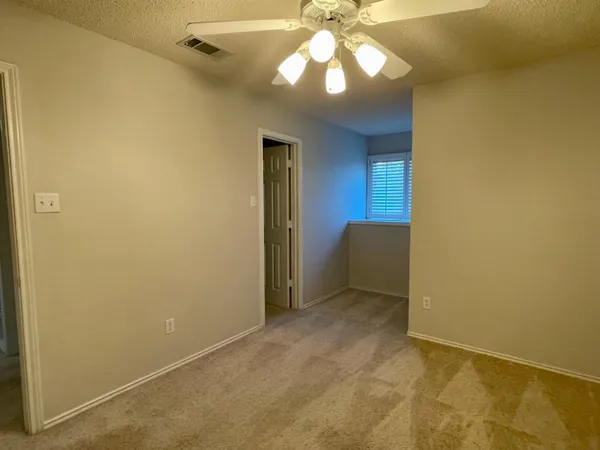 $2,100 | 7616 Utica Avenue, Lubbock, TX 79424