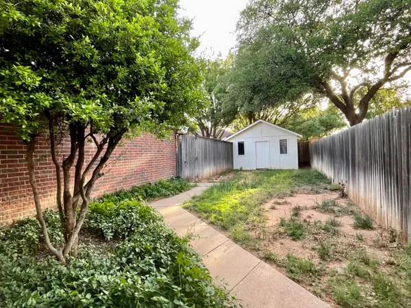 $2,100 | 7616 Utica Avenue, Lubbock, TX 79424
