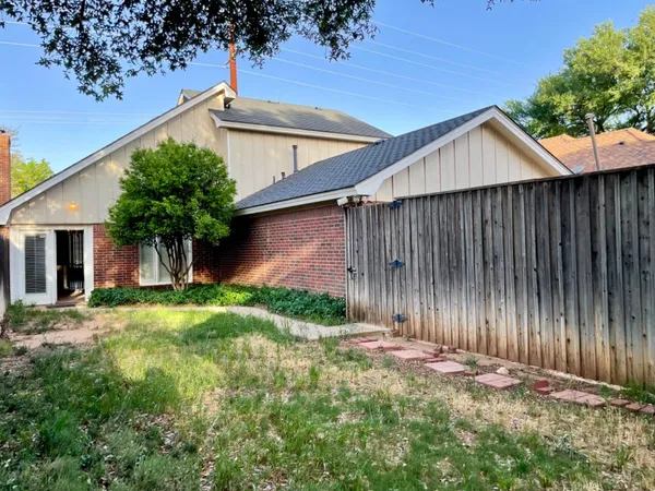 $2,100 | 7616 Utica Avenue, Lubbock, TX 79424