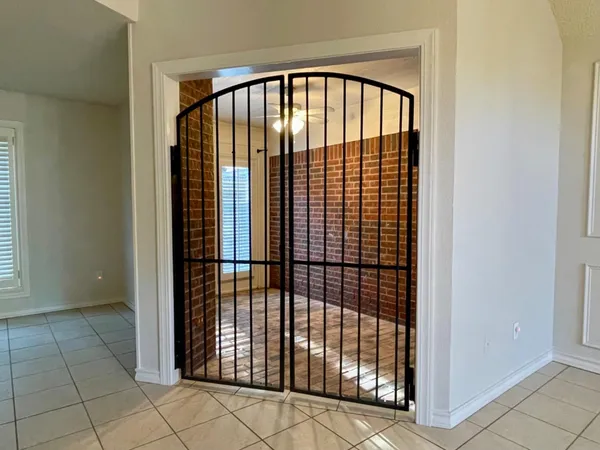 $2,100 | 7616 Utica Avenue, Lubbock, TX 79424