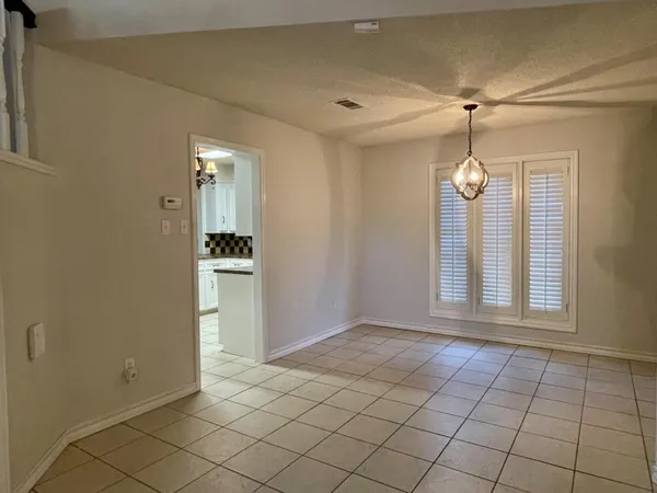 $2,100 | 7616 Utica Avenue, Lubbock, TX 79424