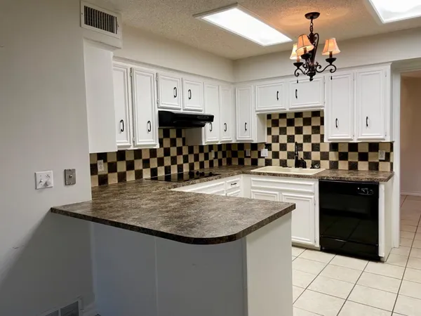 $2,100 | 7616 Utica Avenue, Lubbock, TX 79424