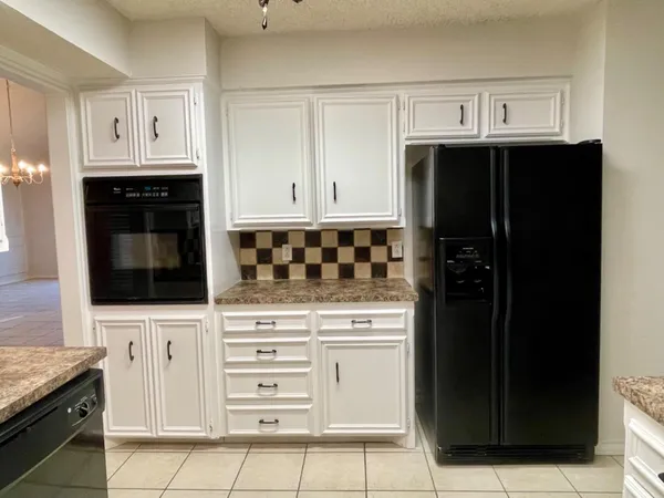 $2,100 | 7616 Utica Avenue, Lubbock, TX 79424