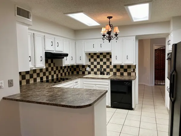 $2,100 | 7616 Utica Avenue, Lubbock, TX 79424