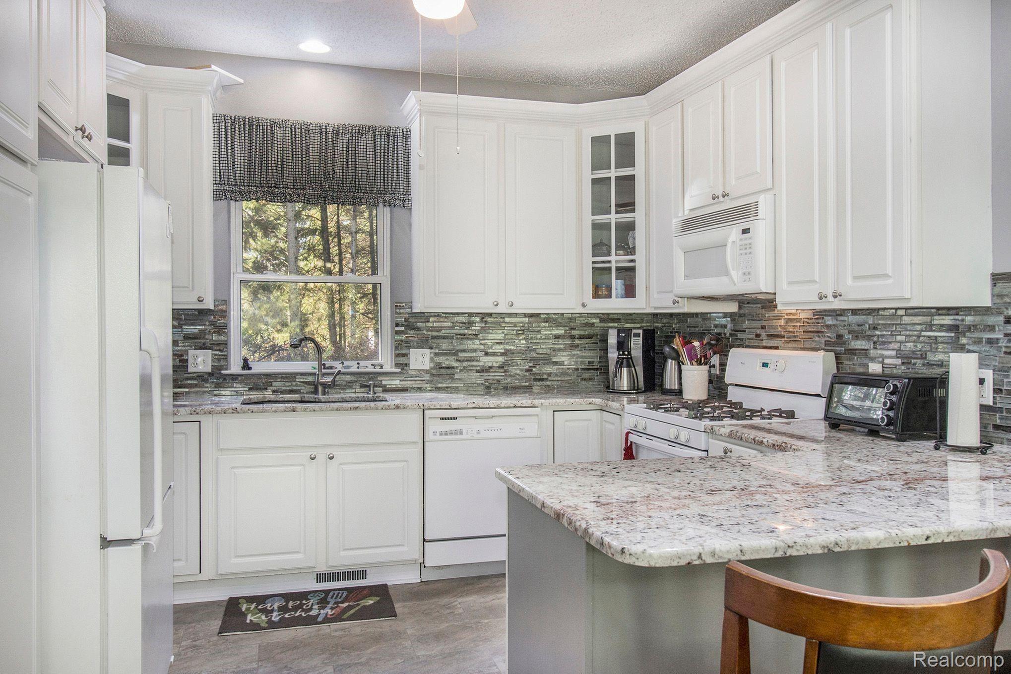 3361 Gentry Road Howell, MI 48843 - Photo 15 of 47 6dihd73A.jpeg