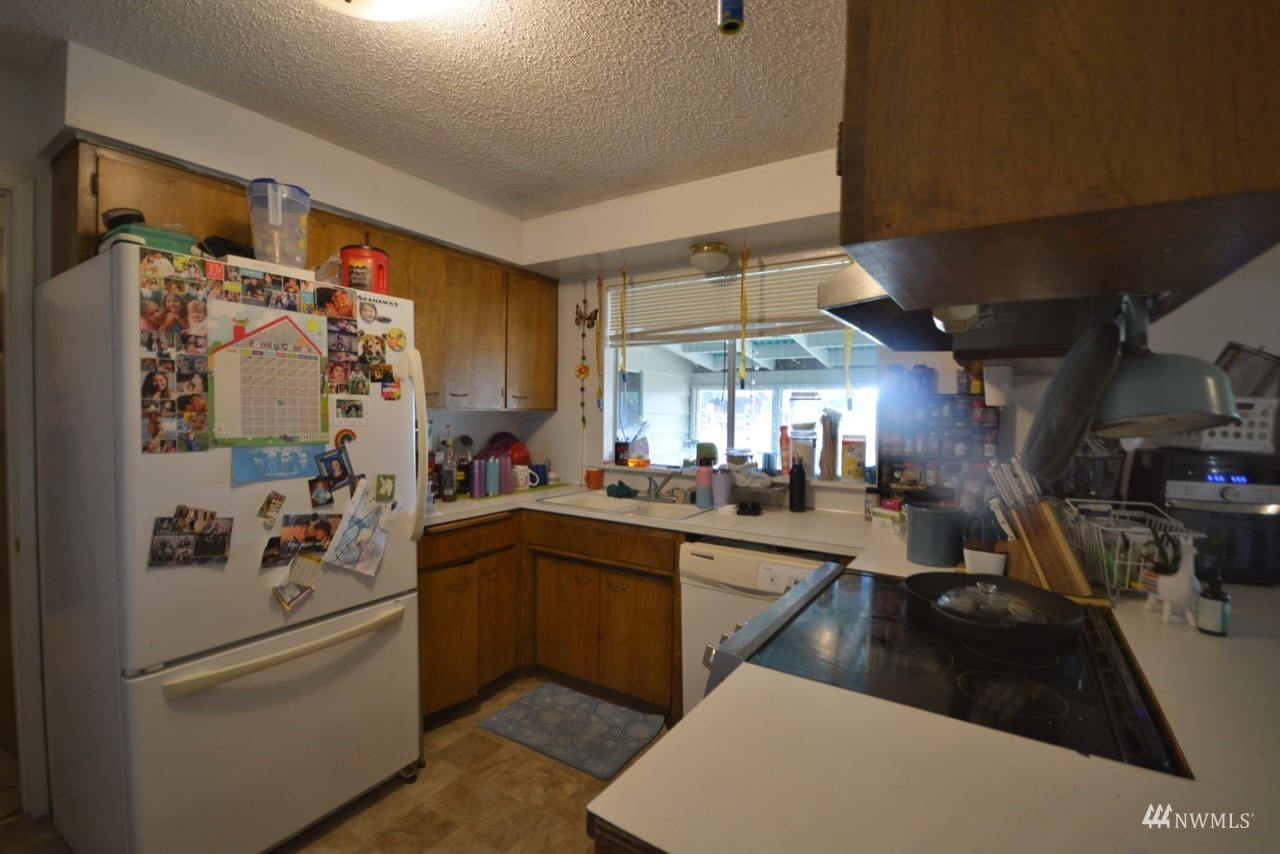 10143 Grove Road Southeast Yelm, WA 98597 - Photo 5 of 27 Gallery Image 5