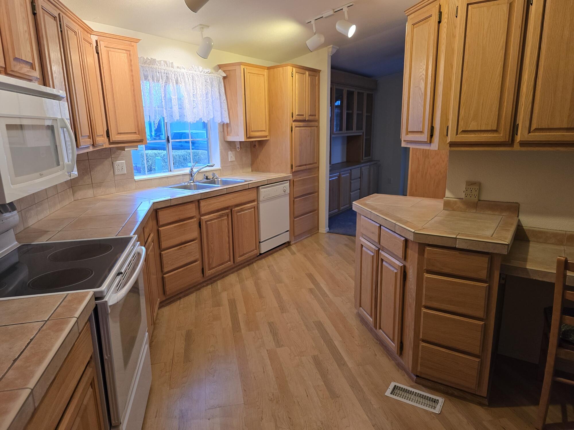 555 Freeman Road, Unit 254 Central Point, OR 97502 - Photo 7 of 19 cdc1f6a5-65e5-458a-bff5-b358ade299cd