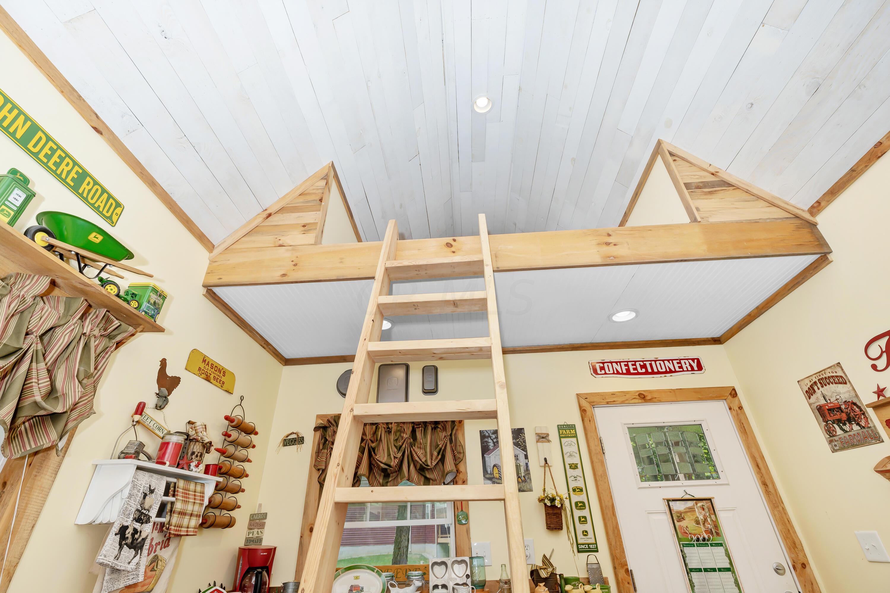 5173 Pleasant Chapel Road Southeast Newark, OH 43056 - Photo 73 of 118 71-Cabin-Interior