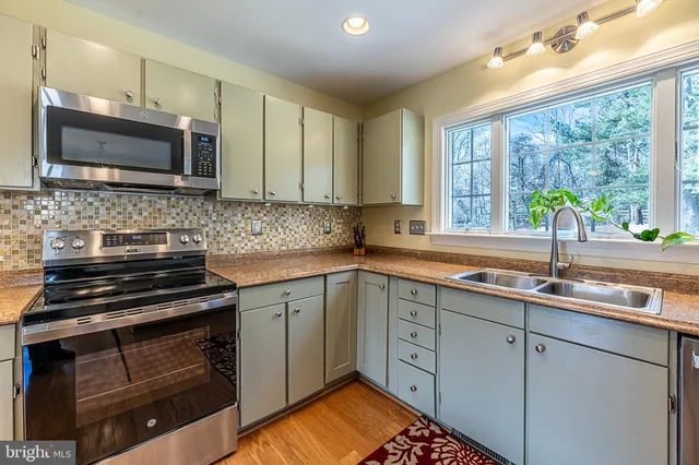 $649,000 | 9 Honeybee Avenue, Round Hill, VA 20141