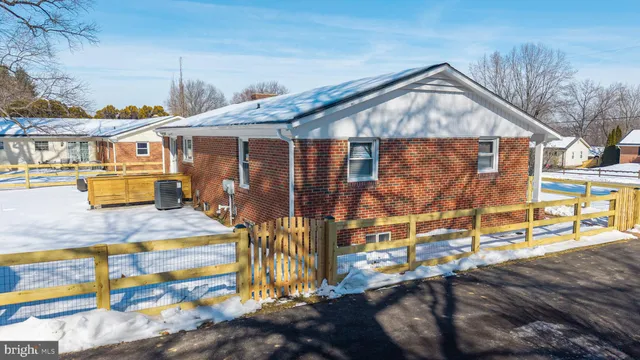 $649,000 | 9 Honeybee Avenue, Round Hill, VA 20141