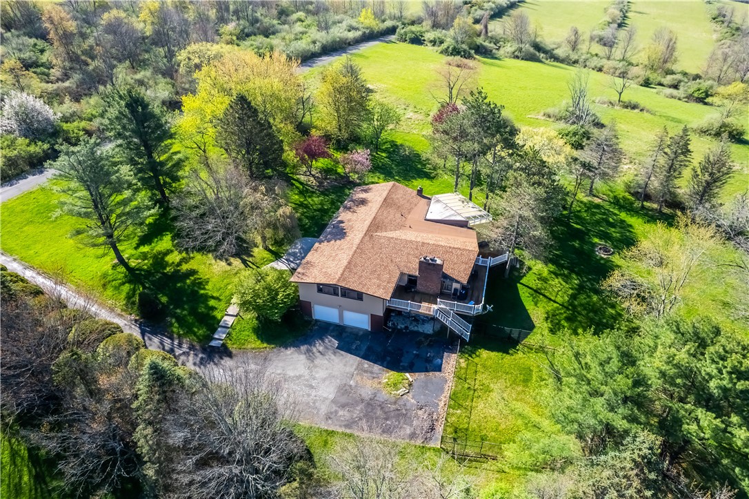 305 Michele Lane Sayre, PA 18840 - Photo 4 of 48