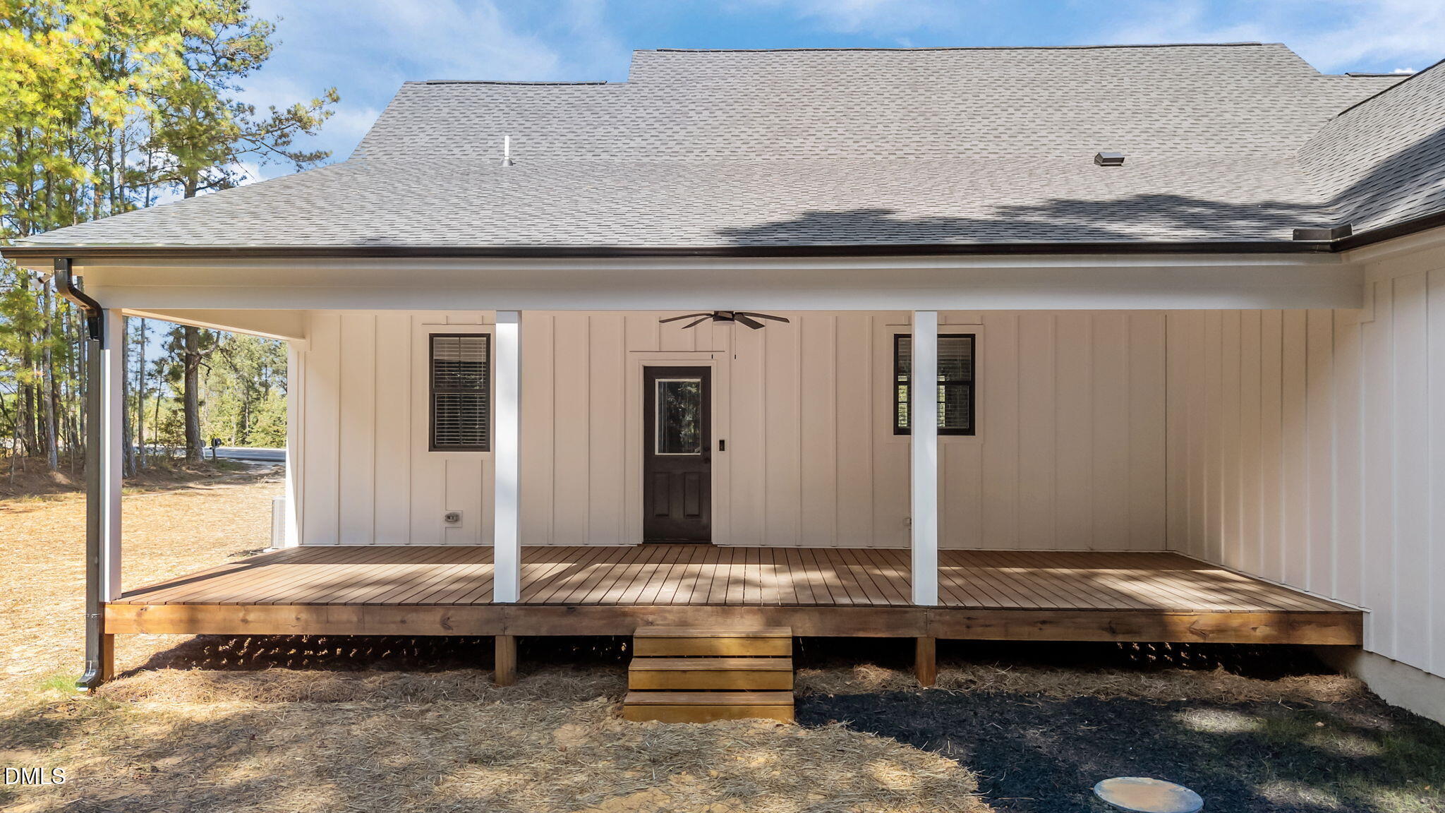 582 Harnett Central Road Fuquay-Varina, NC 27526 - Photo 19 of 51 a front view of a house