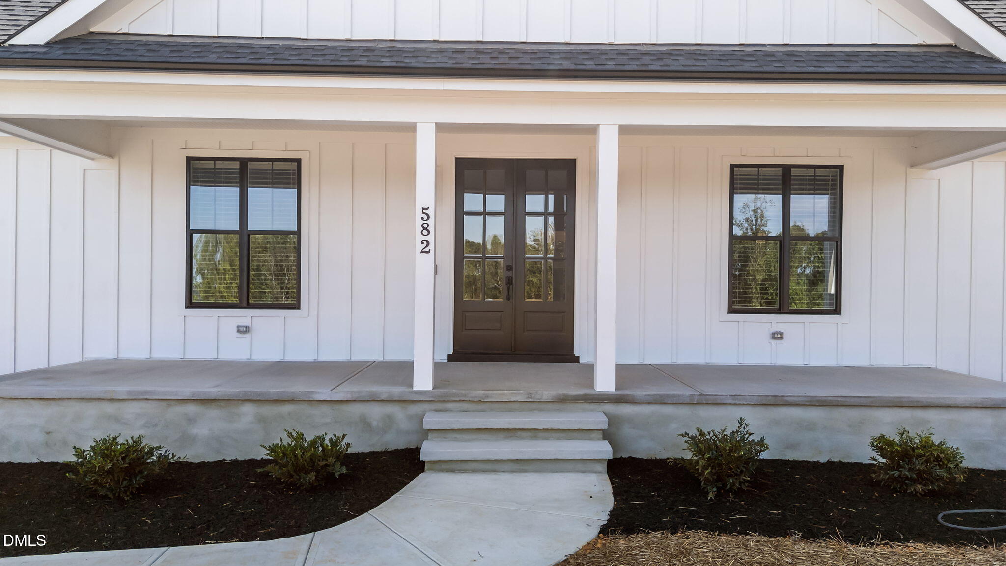 582 Harnett Central Road Fuquay-Varina, NC 27526 - Photo 4 of 51 a front view of a house