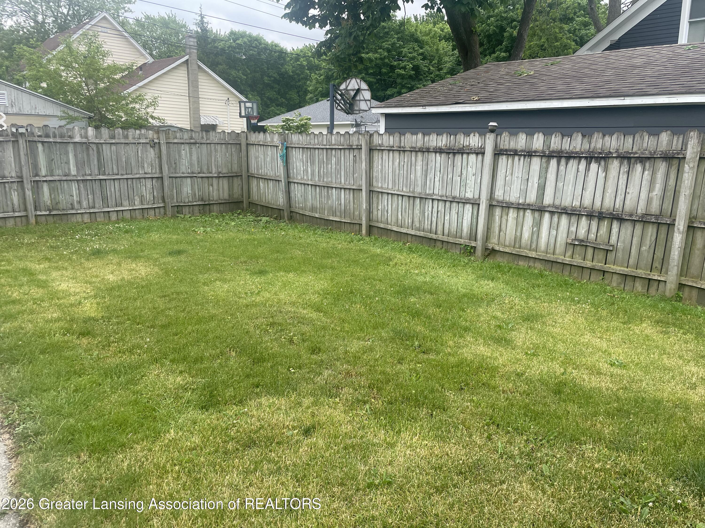 711 Taylor Street Bay City, MI 48708 - Photo 4 of 22 Backyard3
