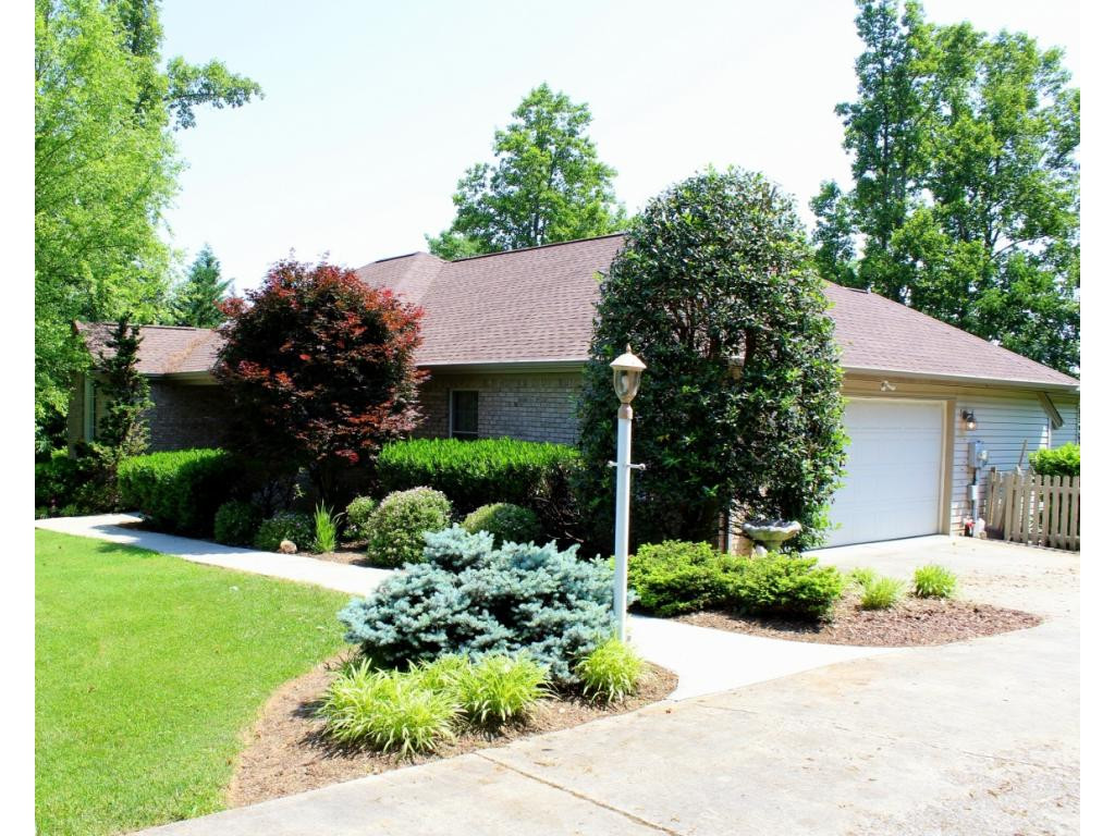 394 Free Hill Road Gray, TN 37615 - Photo 2 of 35 Side view of house