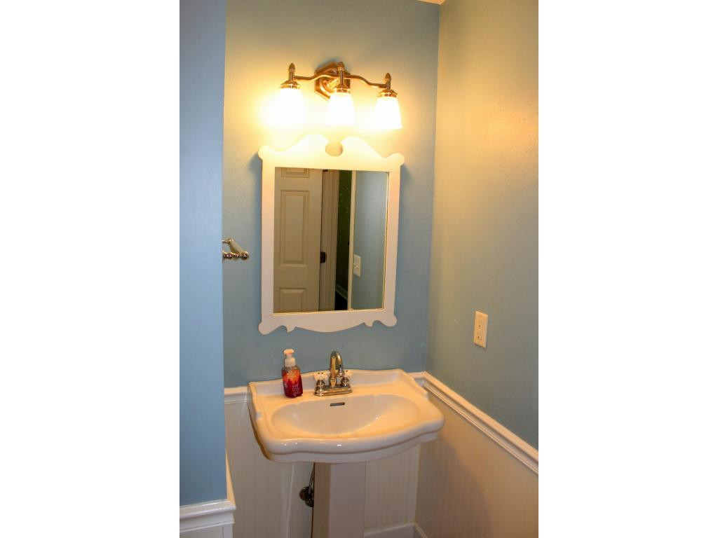 394 Free Hill Road Gray, TN 37615 - Photo 31 of 35 2nd Bathroom