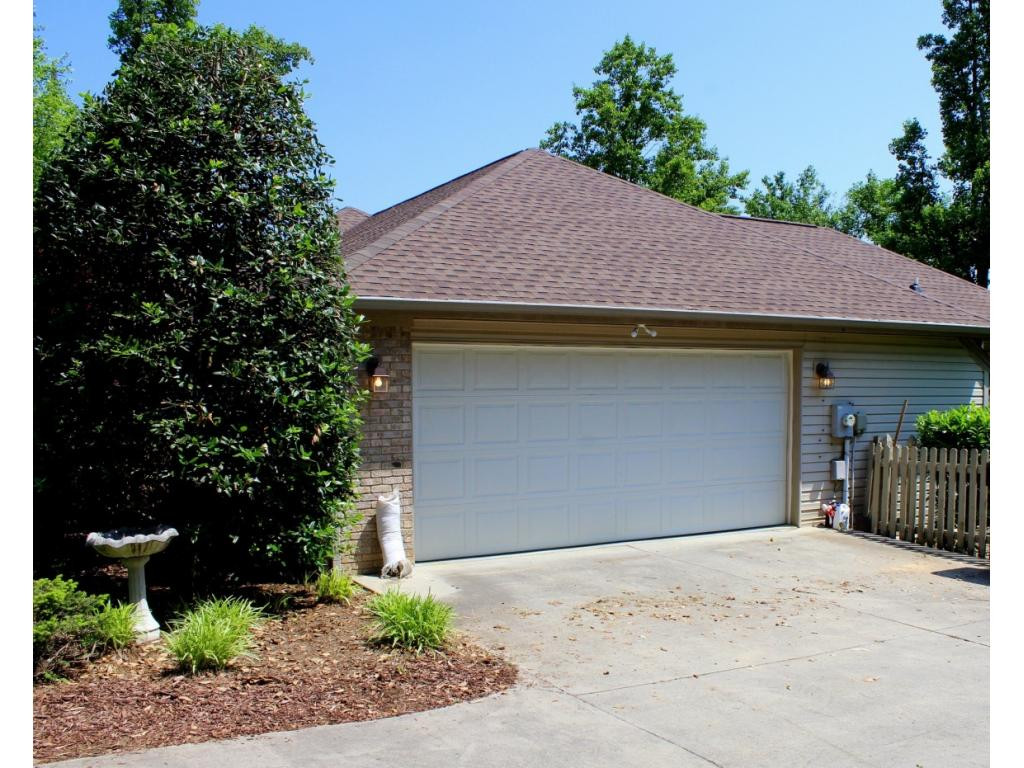 394 Free Hill Road Gray, TN 37615 - Photo 5 of 35 Garage