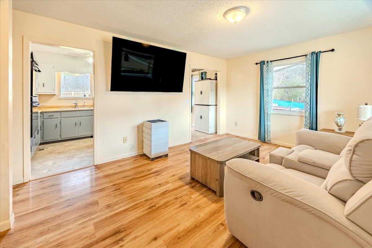 149 Greenbriar Road Sweetwater, TN 37874 - Photo 12 of 32 12-Living Room