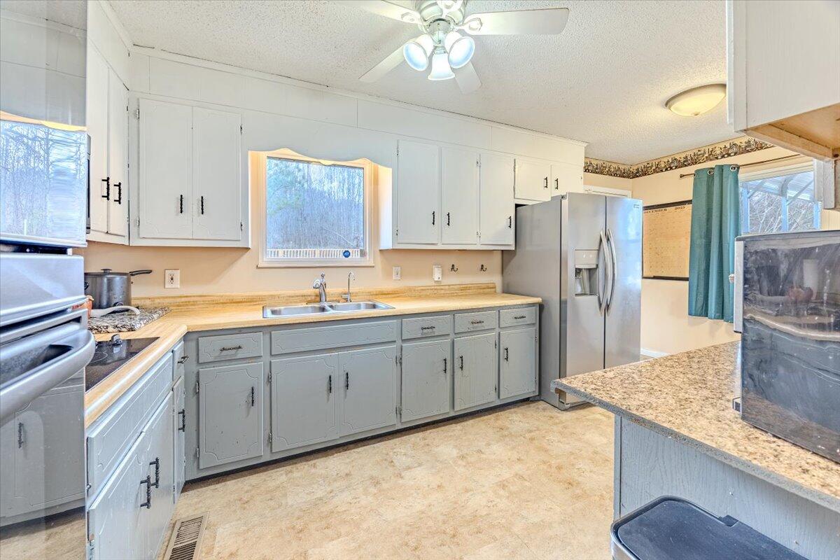 149 Greenbriar Road Sweetwater, TN 37874 - Photo 13 of 32 13-Kitchen