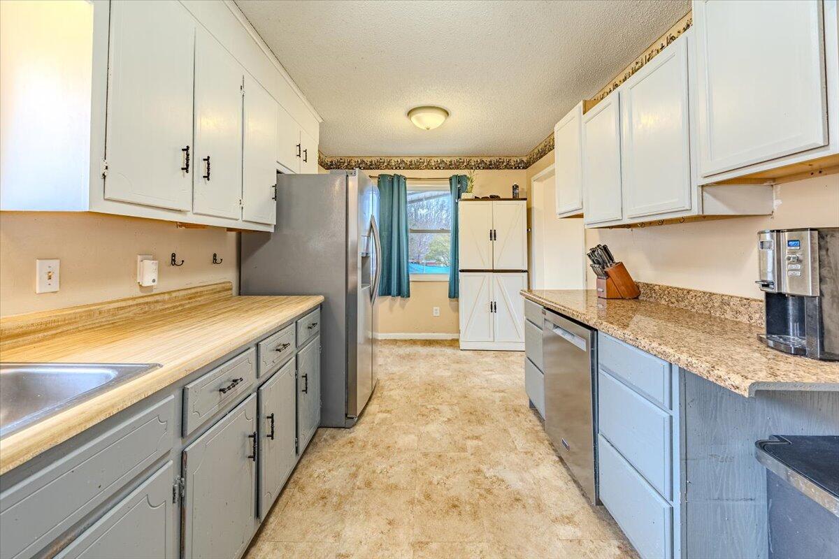149 Greenbriar Road Sweetwater, TN 37874 - Photo 14 of 32 14-Kitchen