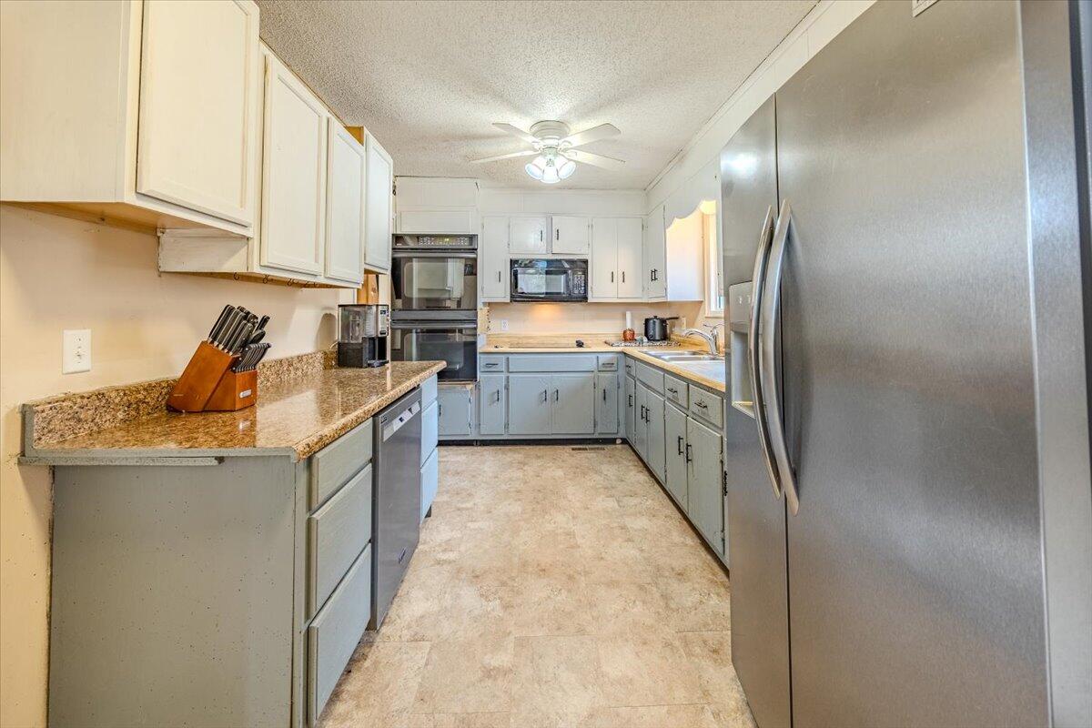 149 Greenbriar Road Sweetwater, TN 37874 - Photo 16 of 32 16-Kitchen