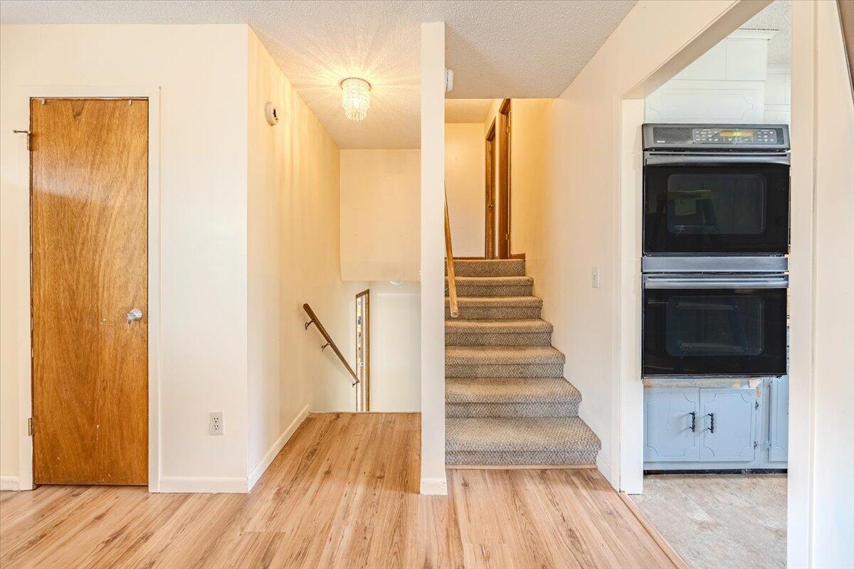 149 Greenbriar Road Sweetwater, TN 37874 - Photo 18 of 32 18-Hallway Stairs