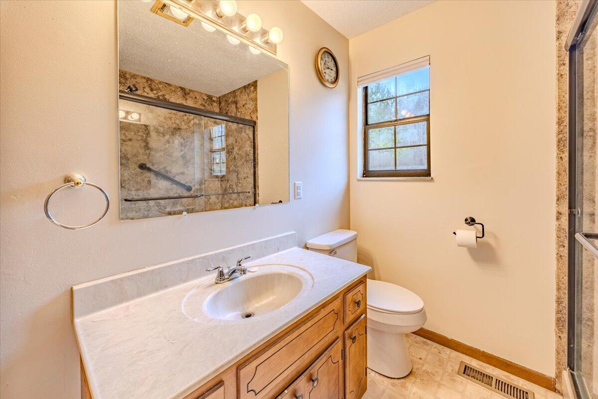 149 Greenbriar Road Sweetwater, TN 37874 - Photo 21 of 32 21-Bathroom Upstairs