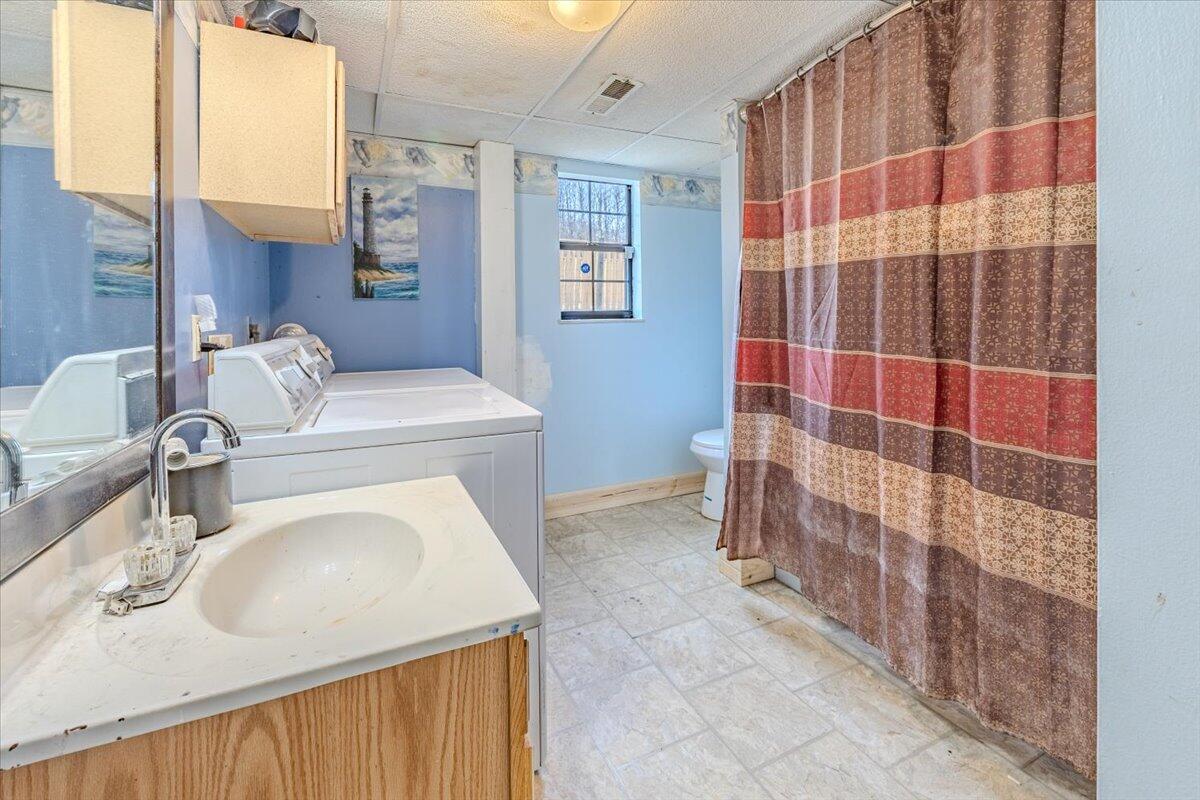 149 Greenbriar Road Sweetwater, TN 37874 - Photo 30 of 32 30-Bathroom_Laundry Lower Level