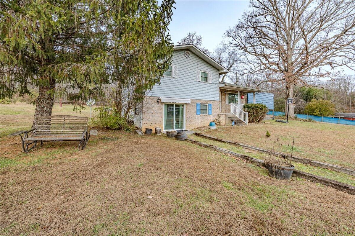 149 Greenbriar Road Sweetwater, TN 37874 - Photo 6 of 32 06-Exterior Front Left